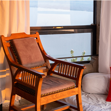 Wake up to river view
